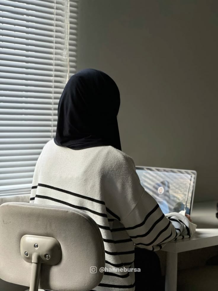 a lady working on digital marketing